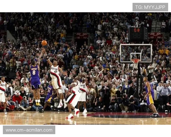 网球场上的奇迹时刻：当小球绝杀点燃激情