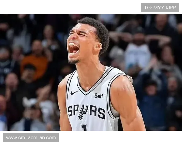 戴维斯篮下强压极具威力,洛杉矶进一步扩大分差 戴维斯篮下强压极具威力,洛杉矶进一步扩大分差